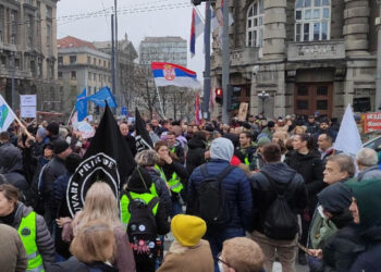 Protest ispred Vlade Srbije: Rio Tinto „drma Srbijom“