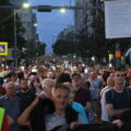 Poruke nastavnika heroja i njegovog kolege iz Kragujevca sa protesta „Srbija protiv nasilja“
